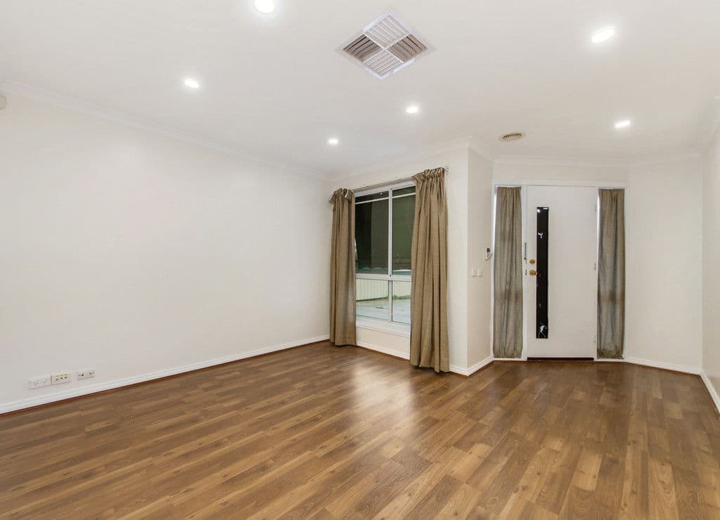 2 Walker Court, St Albans VIC 3021, St Albans - Thumbnail 3