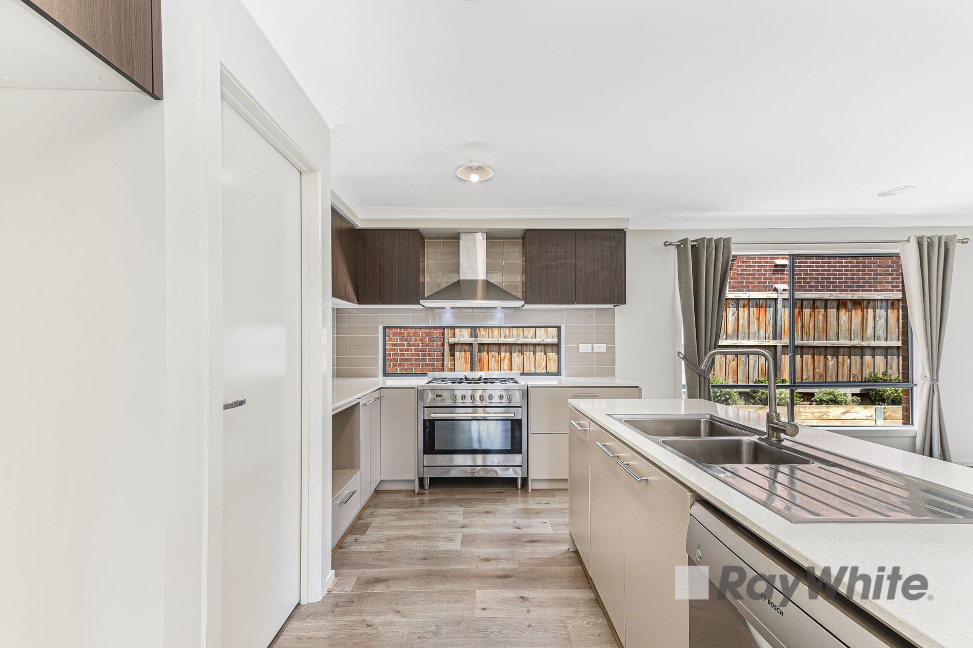 97 Deoro Parade, Clyde North VIC 3978, Clyde North - Thumbnail 5