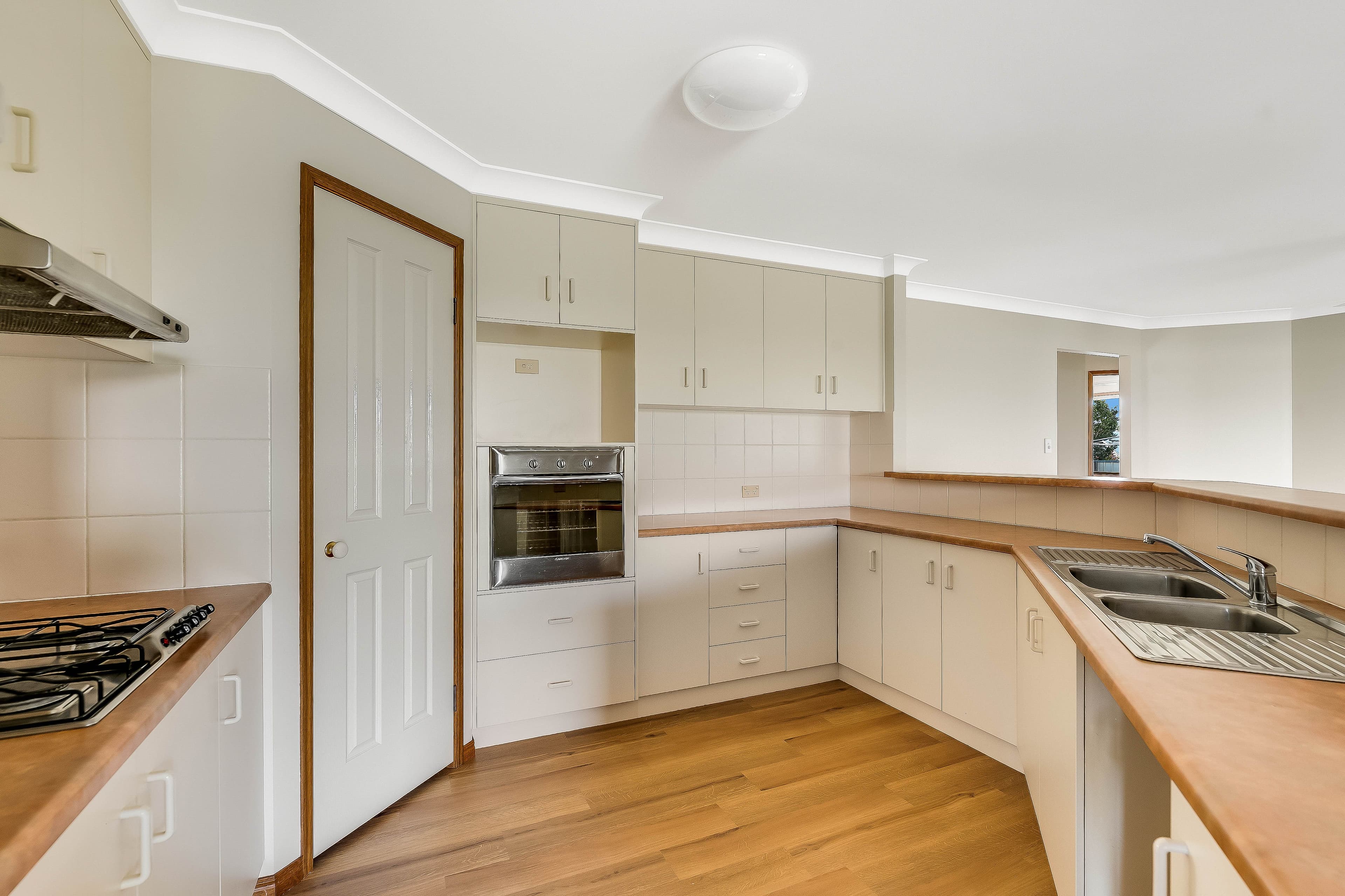 5 Willmington Court, Middle Ridge QLD 4350, Middle Ridge - Thumbnail 4