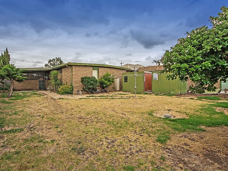 35 Pinoak Street, ST ALBANS VIC 3021, St Albans - Thumbnail 7