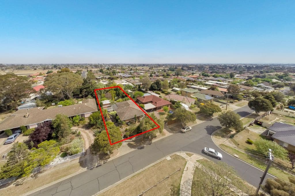 13 Sandra Street, MELTON VIC 3337, Melton - Thumbnail 4