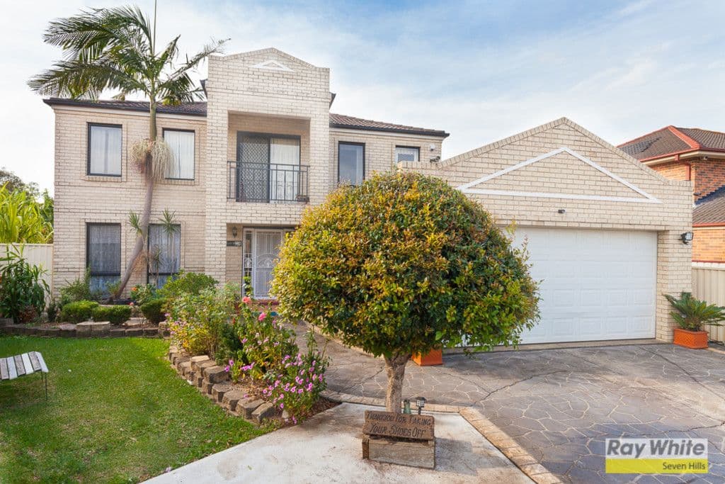 39 Maria Lock Grove, Oakhurst - Image 1