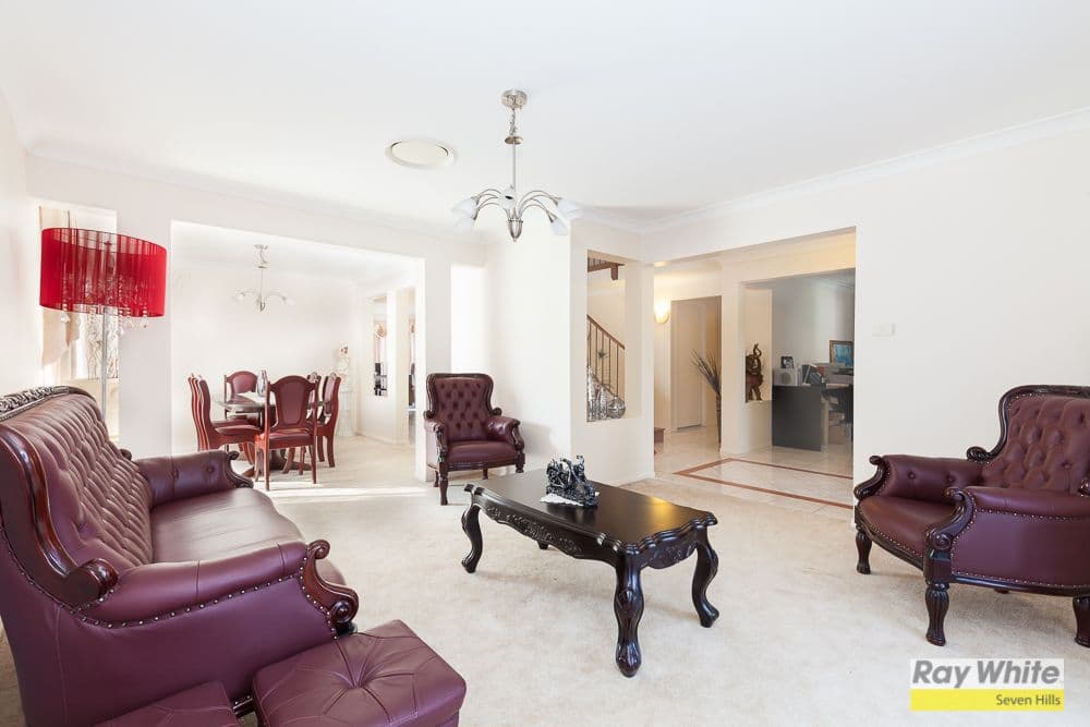 39 Maria Lock Grove, Oakhurst - Thumbnail 2