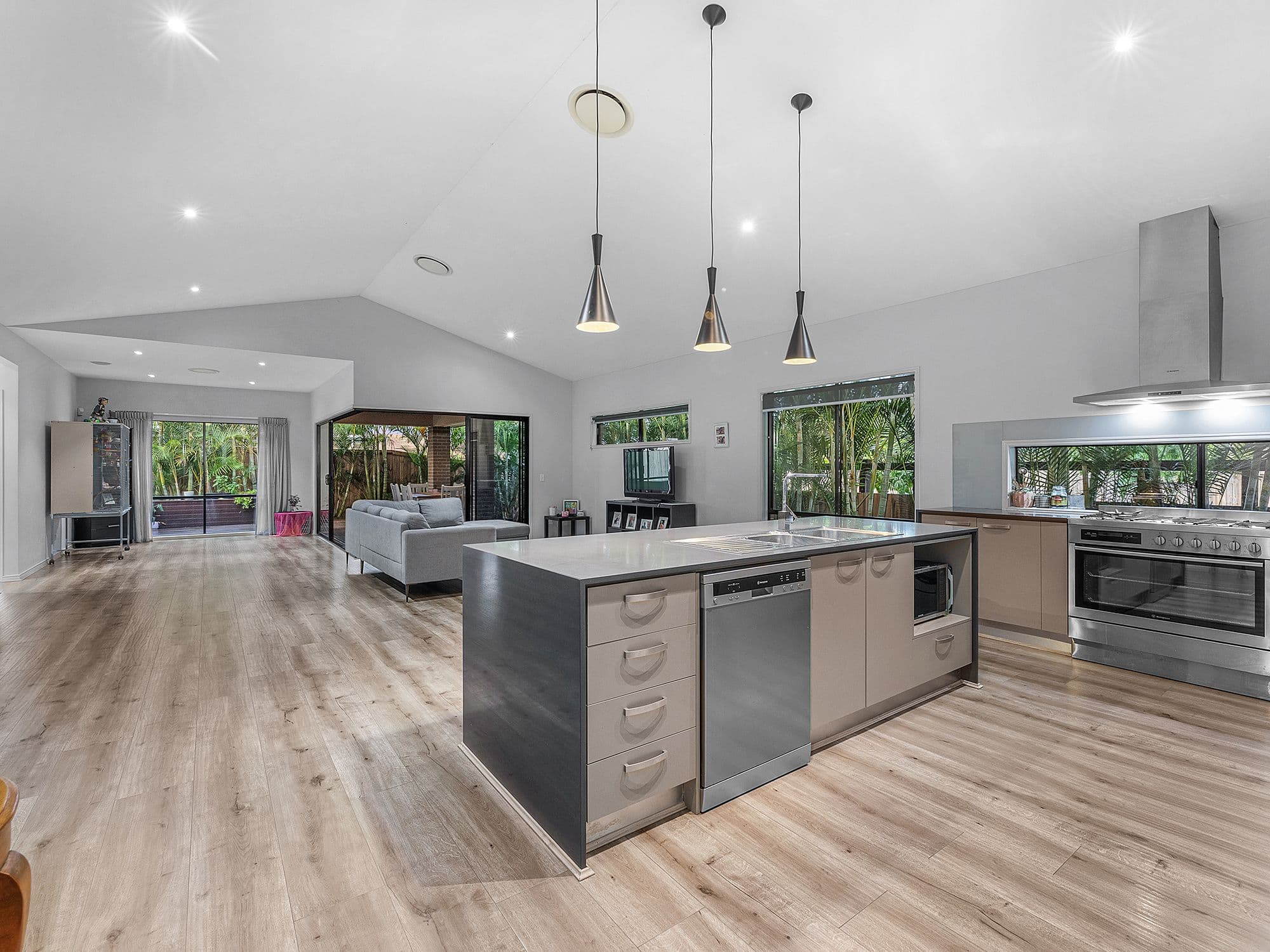 19 Harmony Crescent, South Ripley QLD 4306, South Ripley - Thumbnail 2