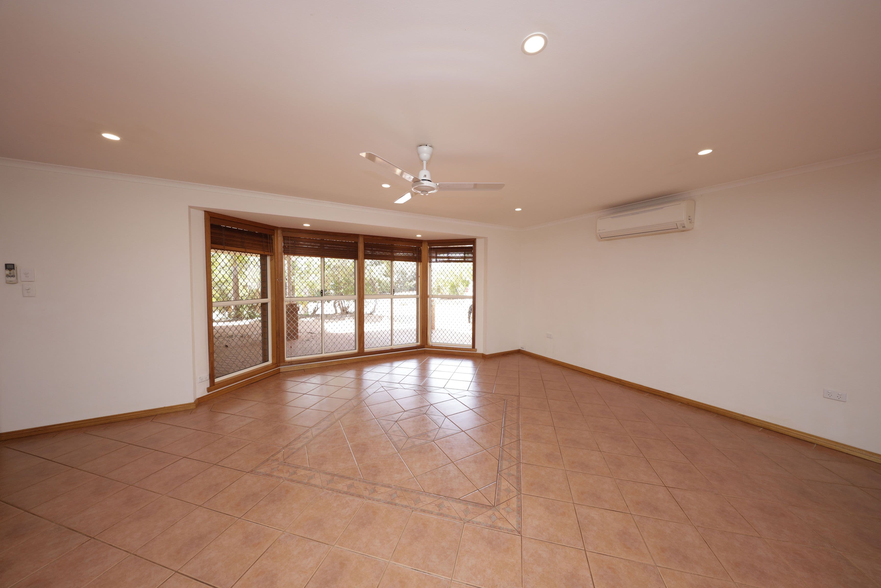 12 Fitzroy Crescent, Dampier WA 6713, Dampier - Thumbnail 5