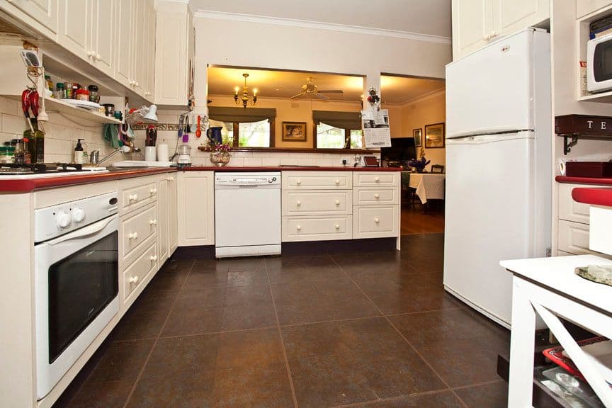 20 Kirstina Road, GLEN WAVERLEY VIC 3150, Glen Waverley - Thumbnail 2