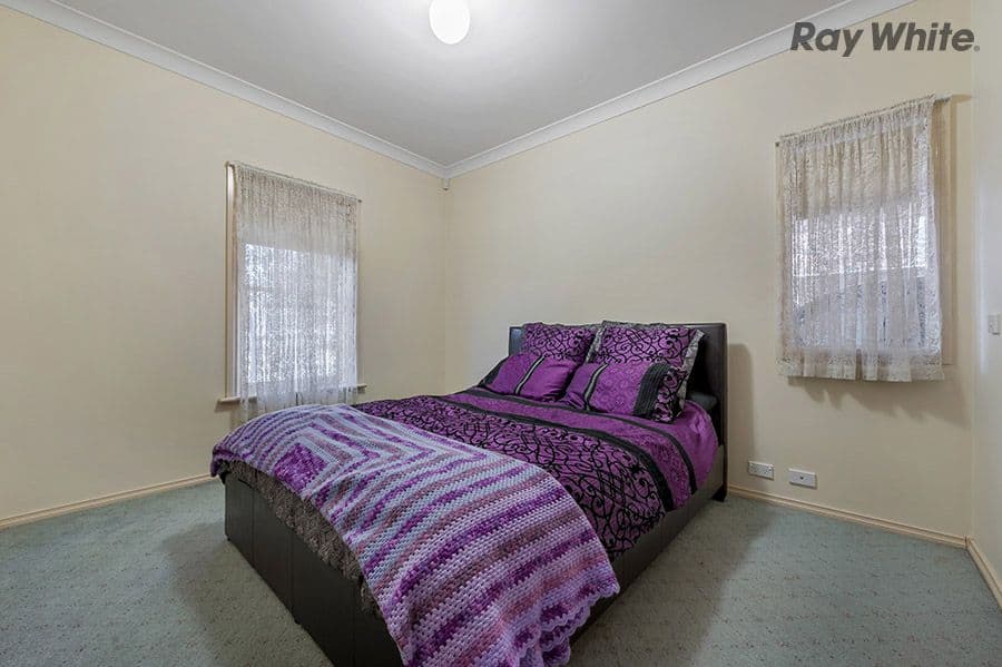 16 Squires Court, Caroline Springs VIC 3023, Caroline Springs - Thumbnail 2