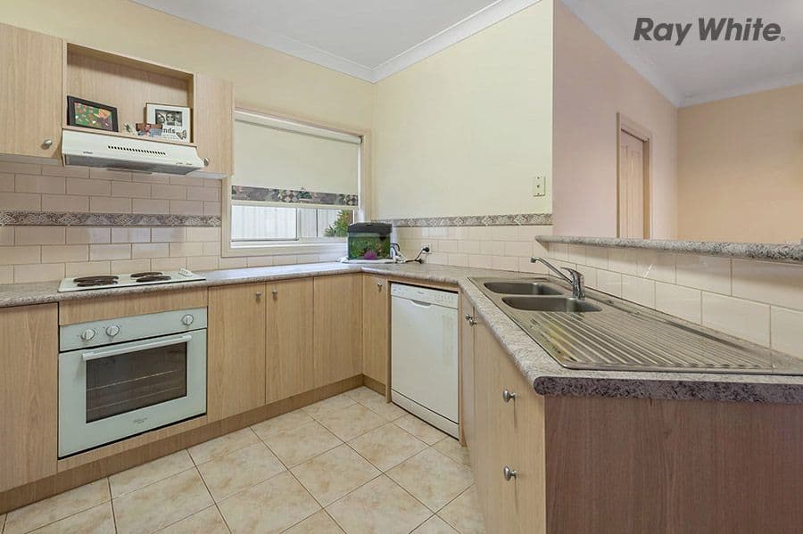 16 Squires Court, Caroline Springs VIC 3023, Caroline Springs - Thumbnail 7
