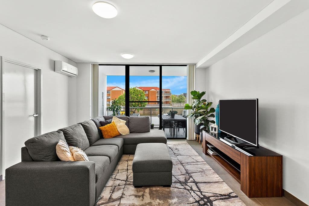 220/7 Russell Street, Corrimal - Image 1