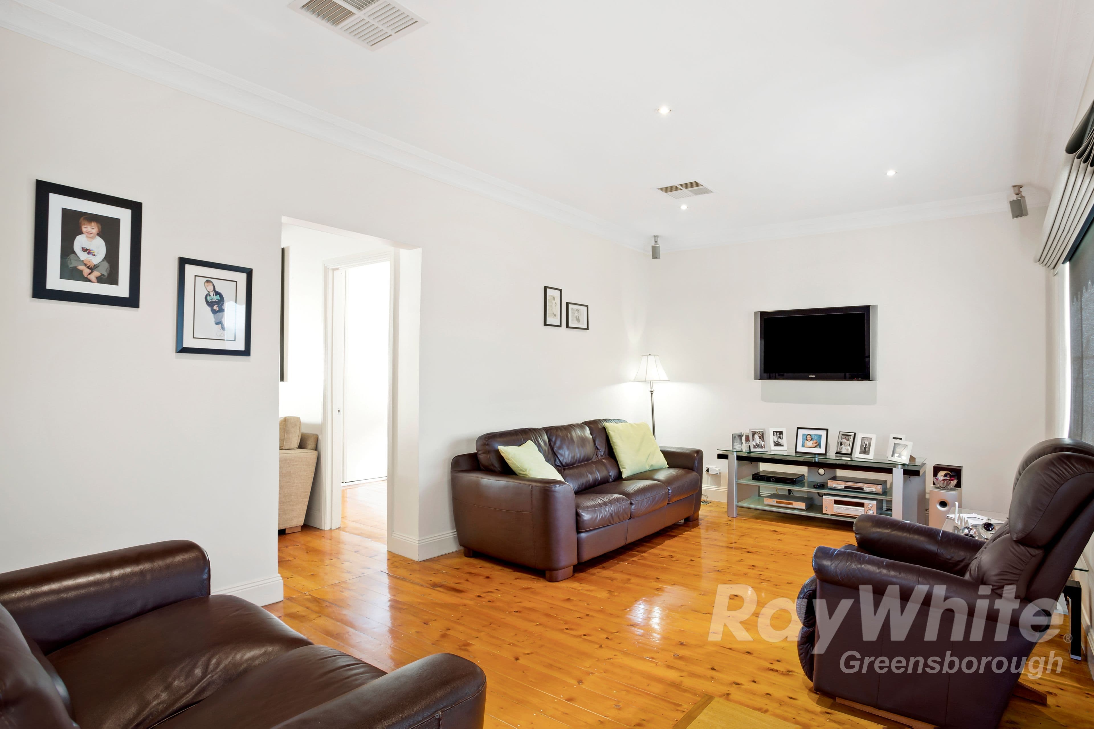 9 Ameily Crescent, Reservoir VIC 3073, Reservoir - Thumbnail 2