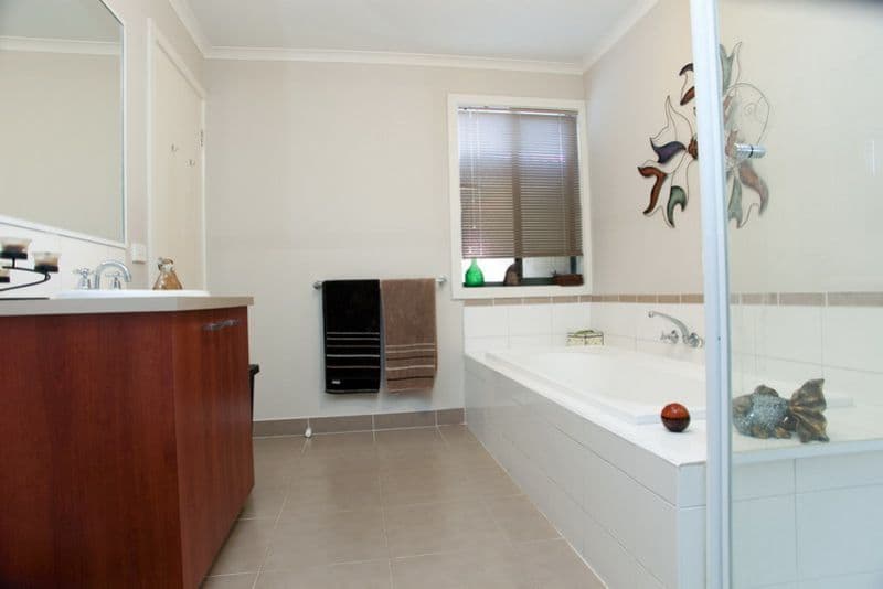 42 Shields Street, EPPING VIC 3076, Epping - Thumbnail 3
