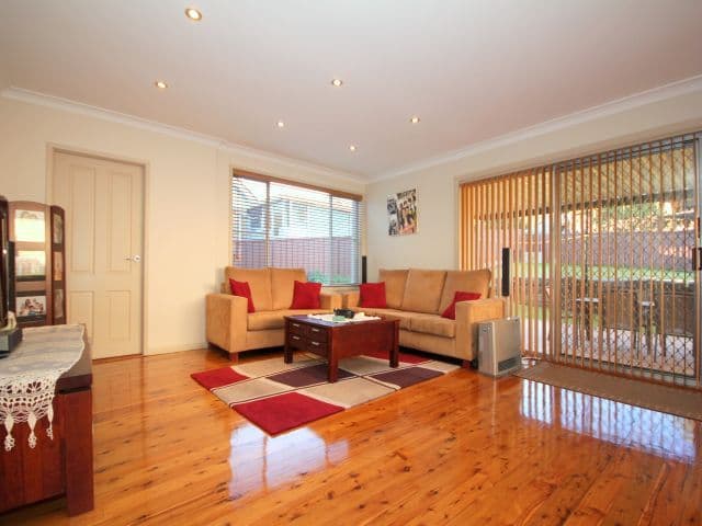4 Pasley Road, GEORGES HALL NSW 2198, Georges Hall - Thumbnail 4