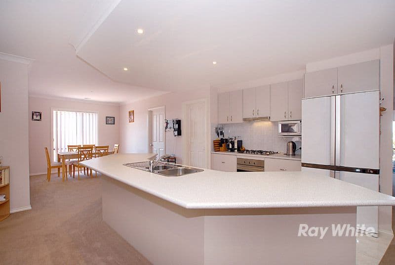 15 Daventry Court, BERWICK VIC 3806, Berwick - Thumbnail 3
