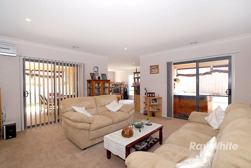 15 Daventry Court, BERWICK VIC 3806, Berwick - Thumbnail 4