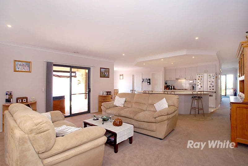 15 Daventry Court, BERWICK VIC 3806, Berwick - Thumbnail 5
