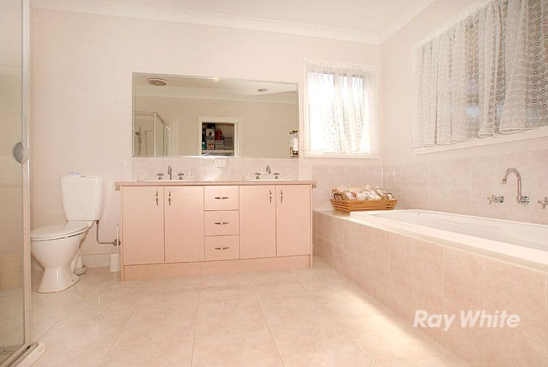 15 Daventry Court, BERWICK VIC 3806, Berwick - Thumbnail 8