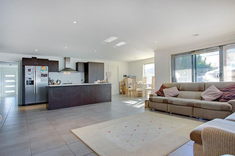 14  Dorothy Crescent, MORNINGTON VIC 3931, Mornington - Thumbnail 2