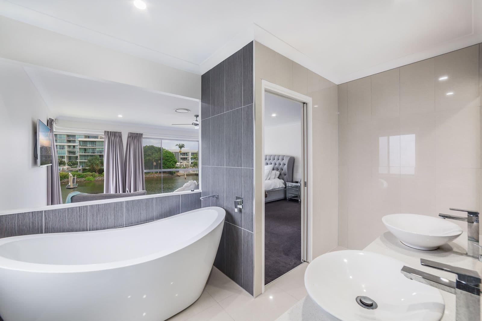 129 Allambi Avenue, Broadbeach Waters QLD 4218, Broadbeach Waters - Thumbnail 7