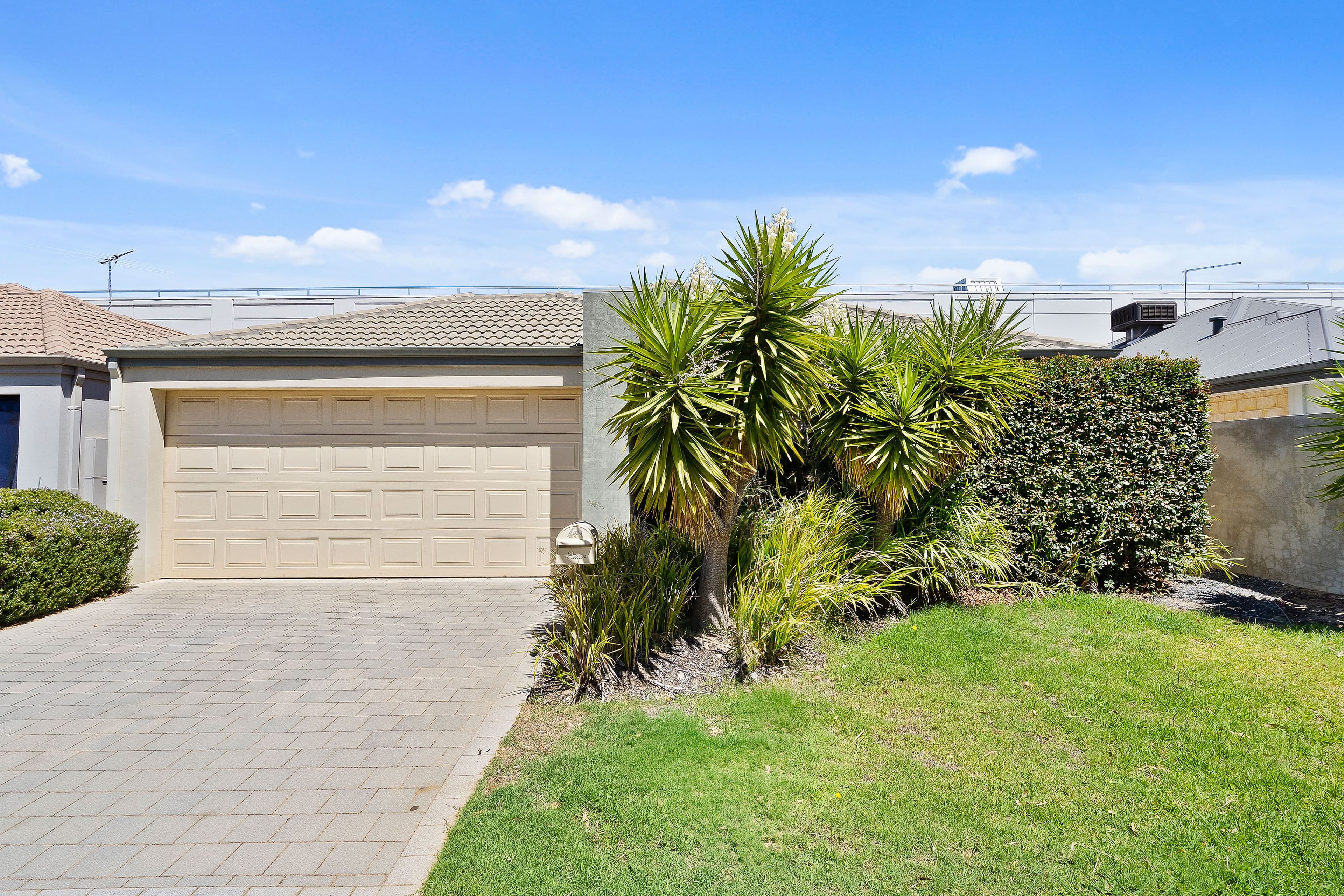 24 Illyarrie Avenue, Falcon WA 6210, Falcon - Thumbnail 2