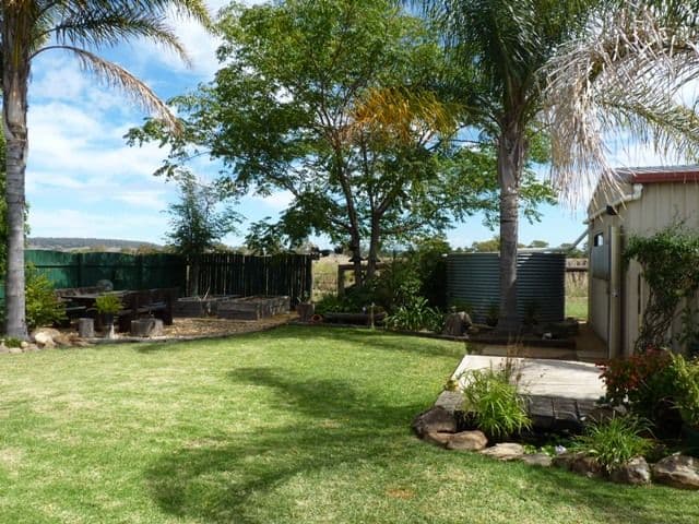 16 Cooper Avenue, OAKEY QLD 4401, Oakey - Thumbnail 2