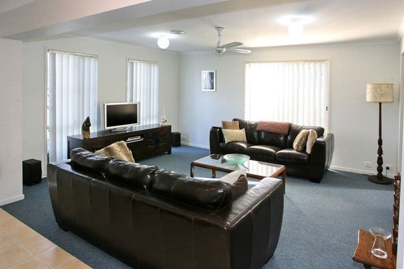 17 Lennon Boulevard, POINT COOK VIC 3030, Point Cook - Thumbnail 2