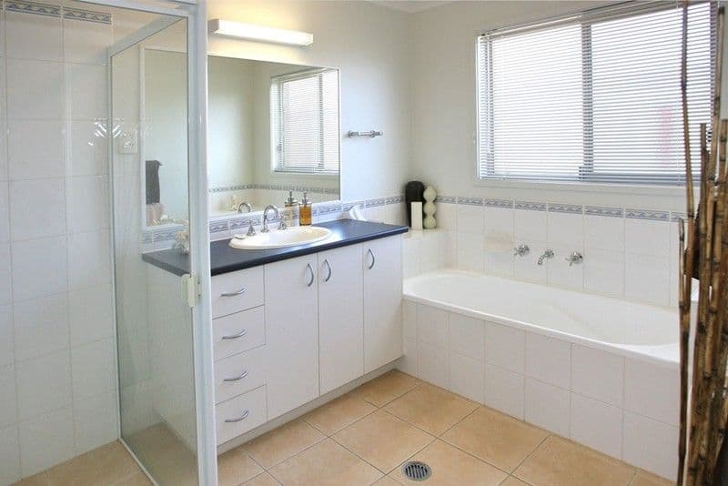 17 Lennon Boulevard, POINT COOK VIC 3030, Point Cook - Thumbnail 3