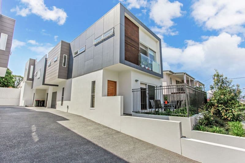 18 Booligal Street, Carina - Image 1
