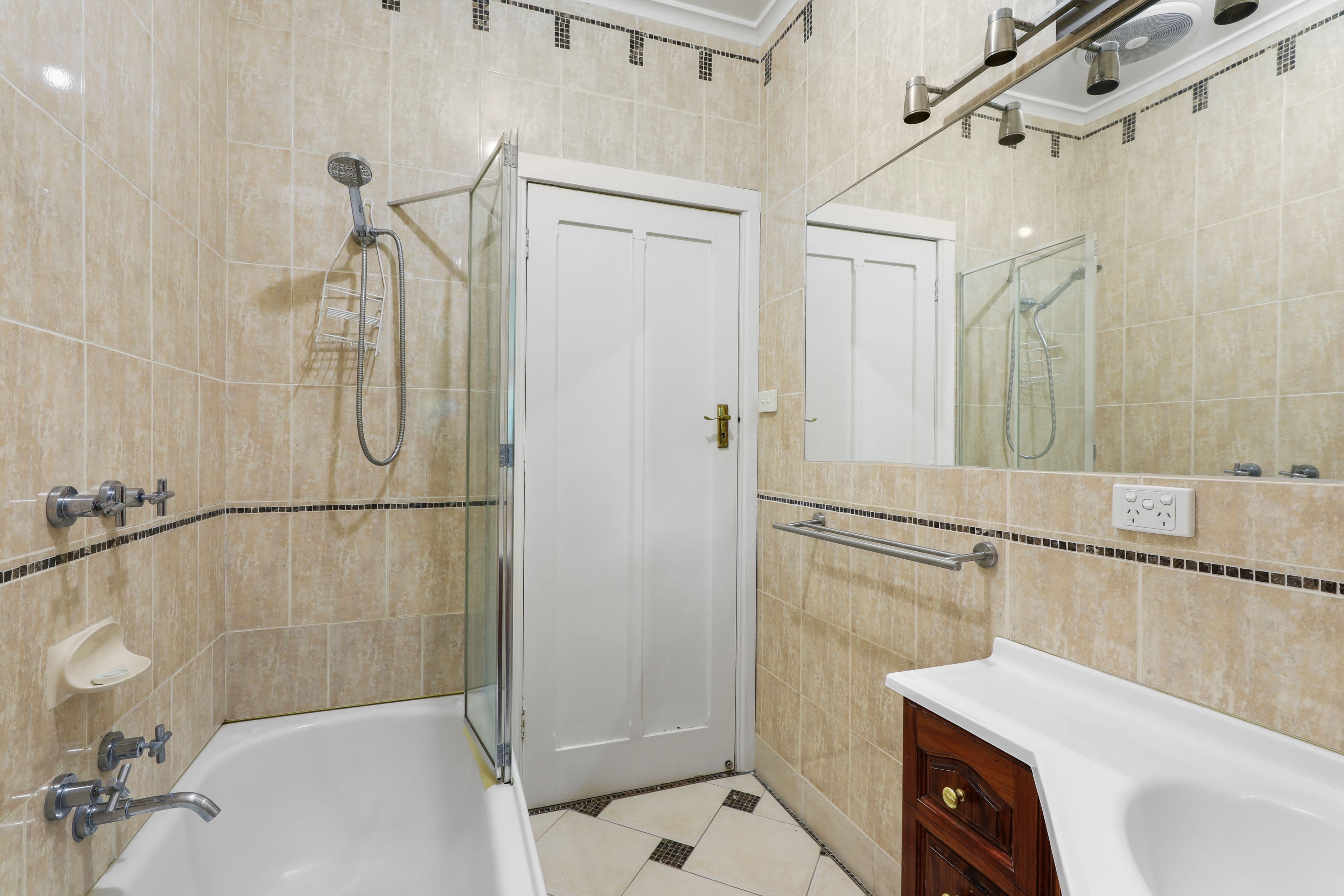 2 Treesbank Avenue, Springvale VIC 3171, Springvale - Thumbnail 8