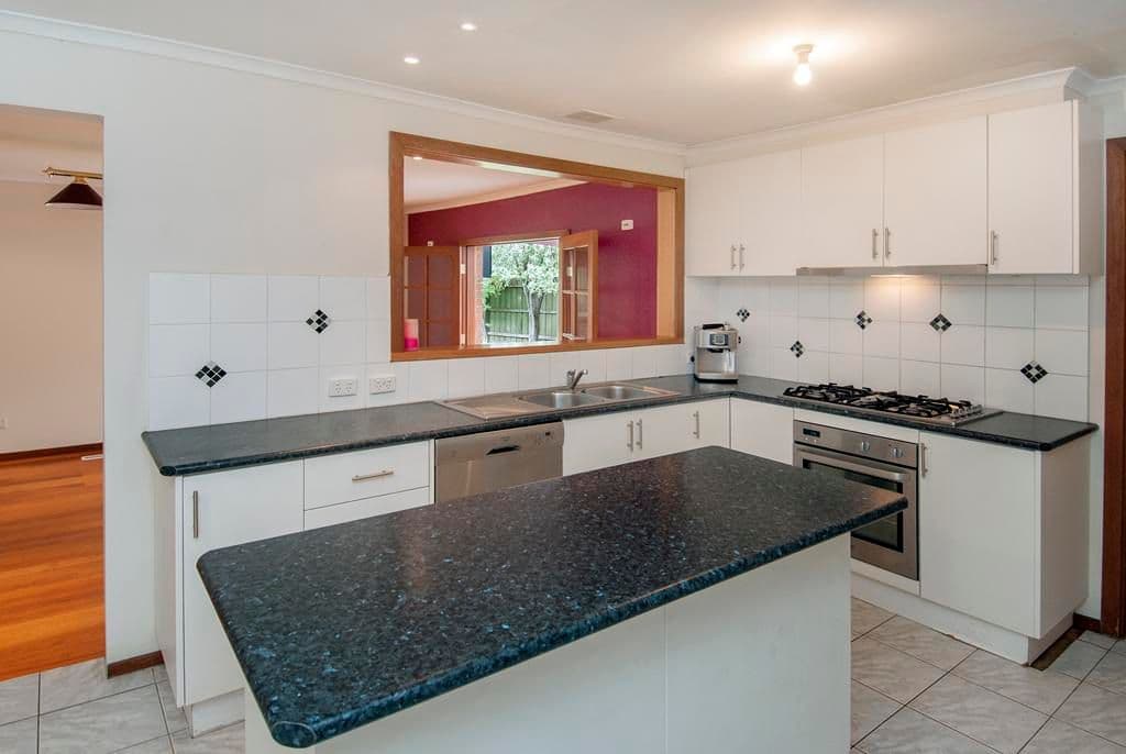 4 Mayfield Drive, MILL PARK VIC 3082, Mill Park - Thumbnail 2