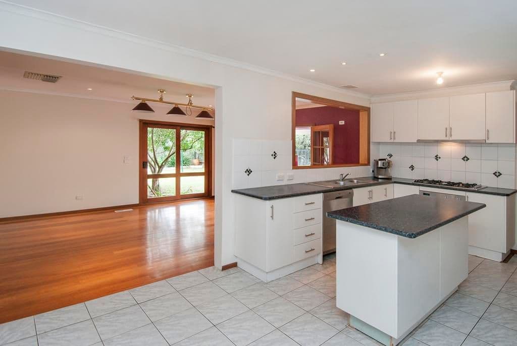 4 Mayfield Drive, MILL PARK VIC 3082, Mill Park - Thumbnail 3