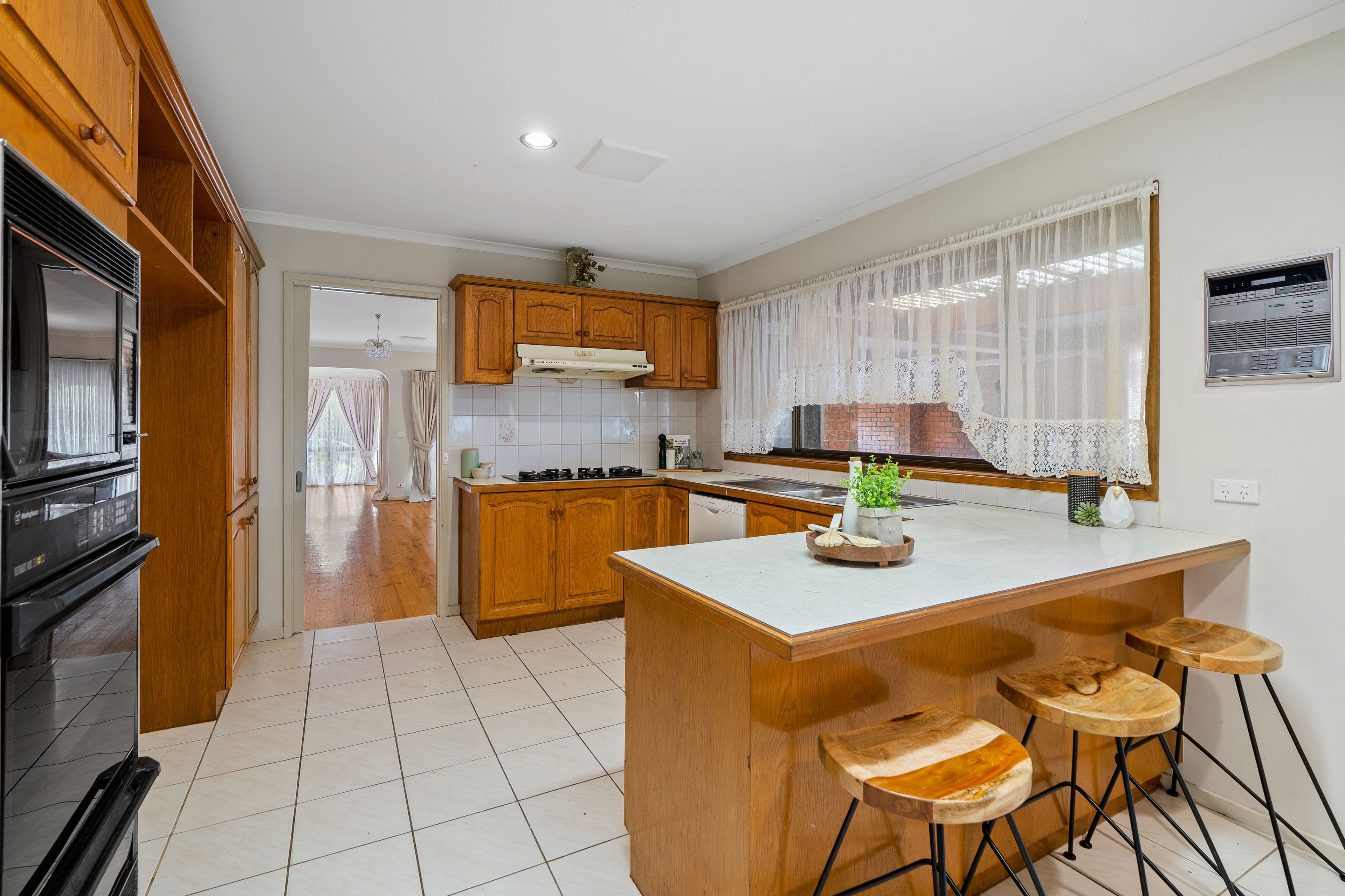 12 Oberon Court, Wantirna South VIC 3152, Wantirna South - Thumbnail 3