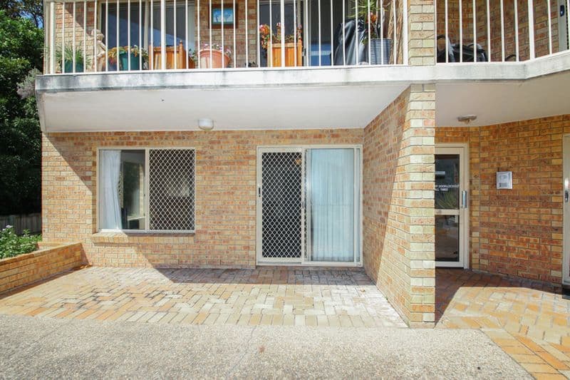 10 Brisbane Road, Labrador - Image 1