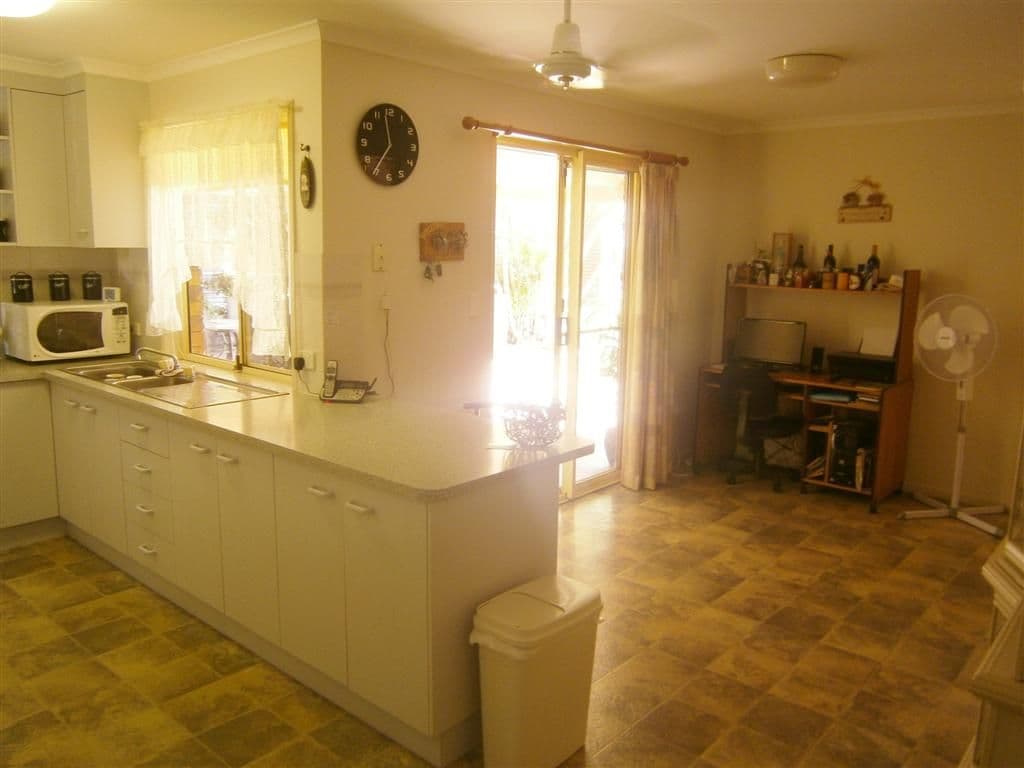 30 Hilltop Parade, AVOCA QLD 4670, Avoca - Thumbnail 5