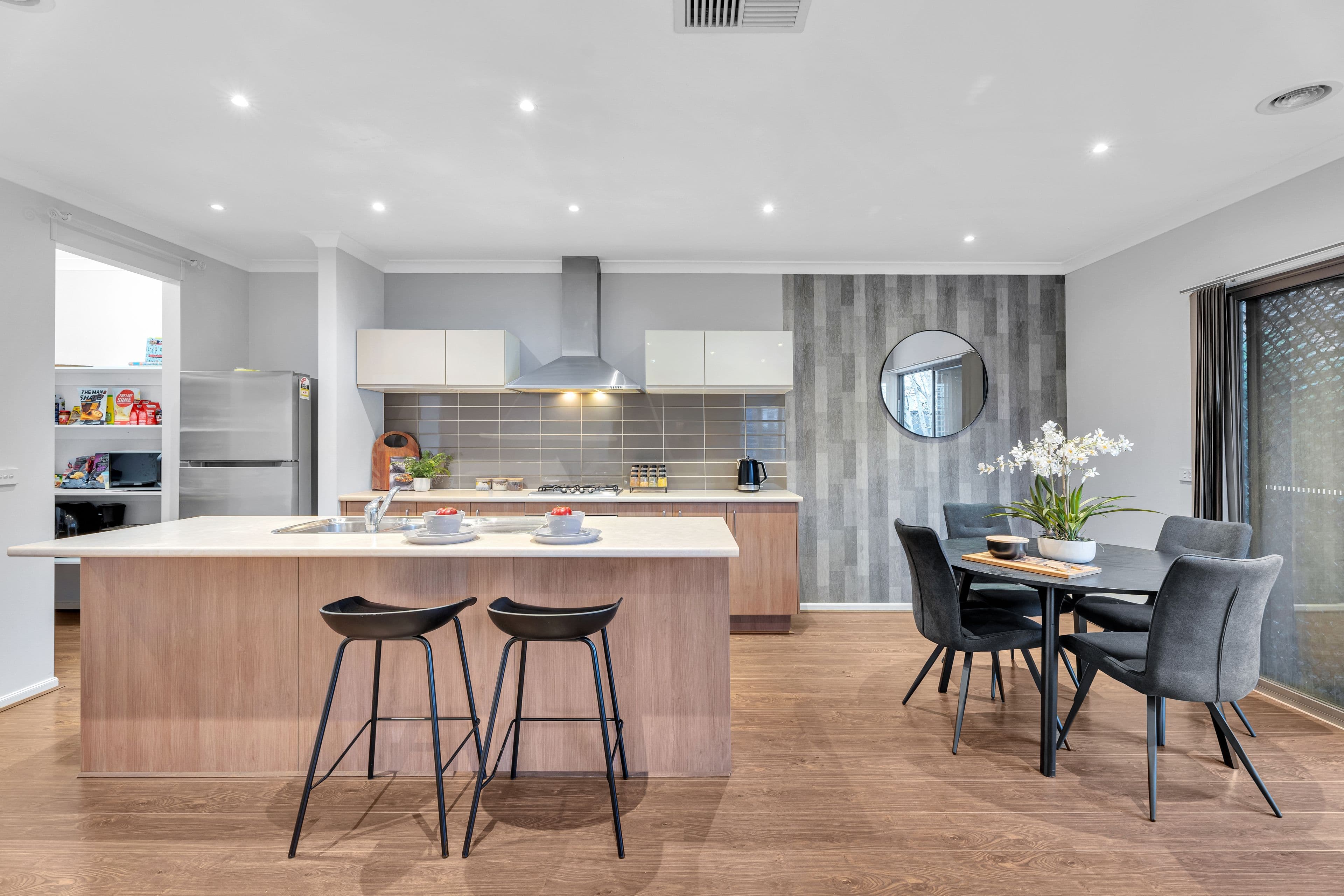 11 Dellinea Street, Cranbourne North VIC 3977, Cranbourne North - Thumbnail 2