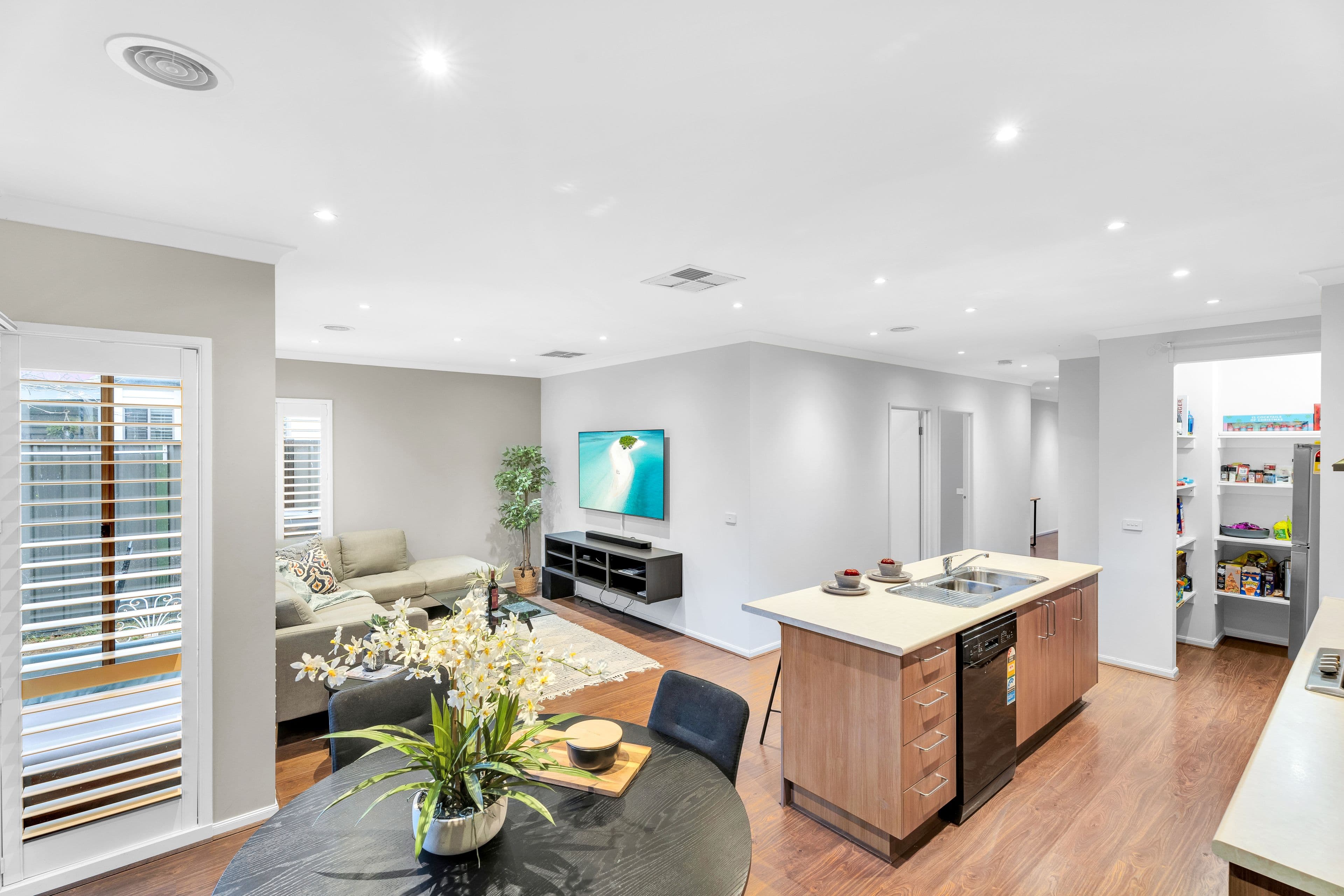 11 Dellinea Street, Cranbourne North VIC 3977, Cranbourne North - Thumbnail 3