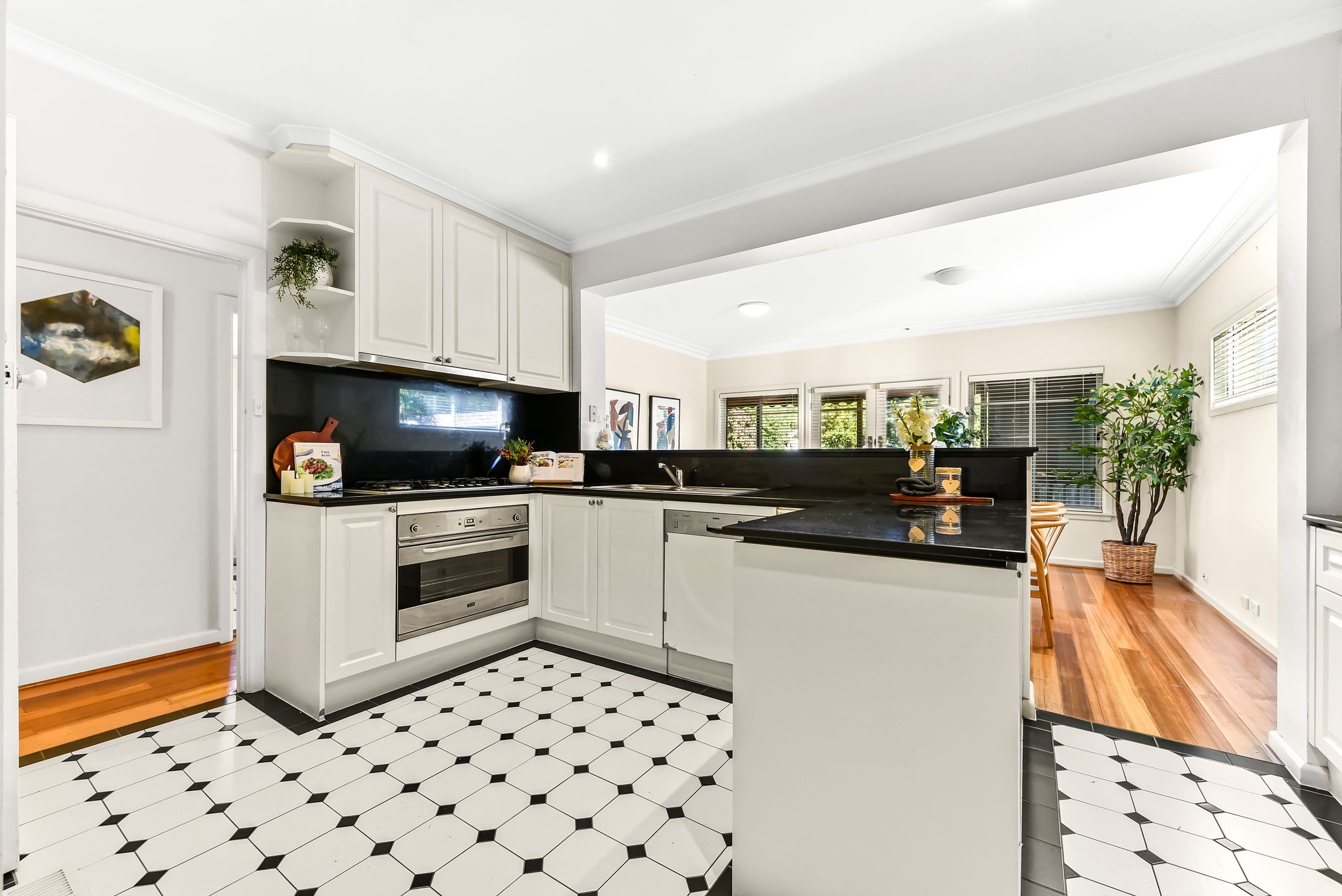 9 Crown Street, Glen Waverley VIC 3150, Glen Waverley - Thumbnail 4
