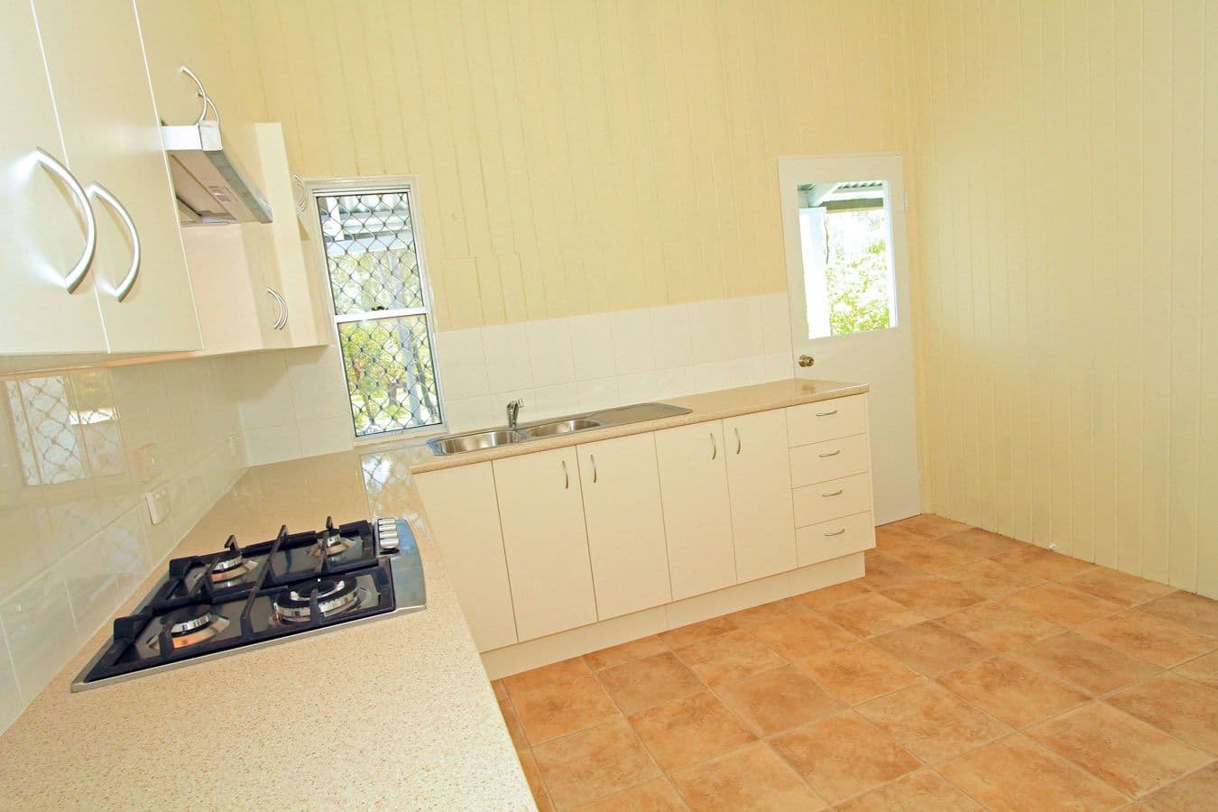 221 Peter Street, BERSERKER QLD 4701, Berserker - Thumbnail 4