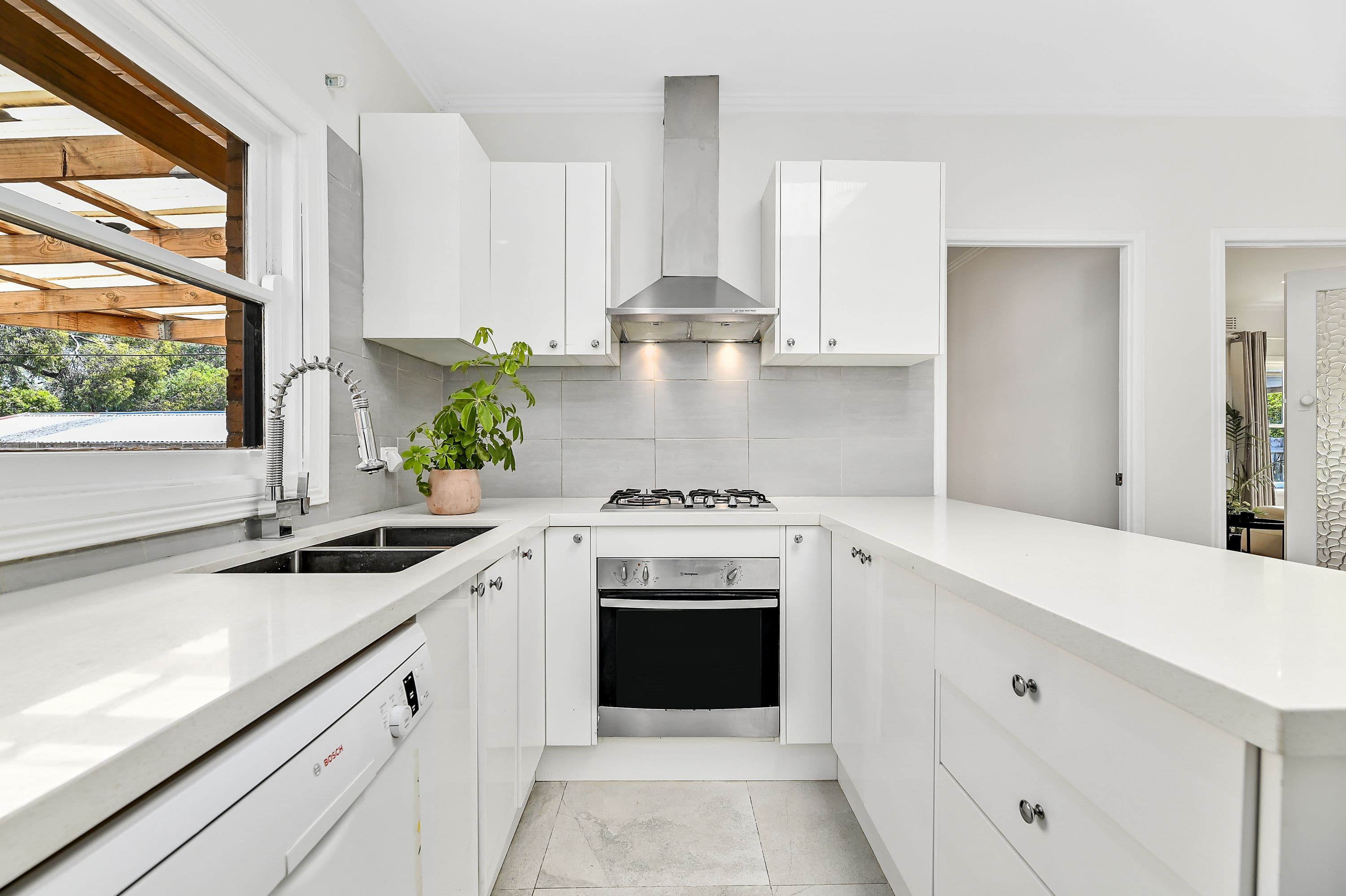 34 Irving Street, Mount Waverley VIC 3149, Mount Waverley - Thumbnail 4