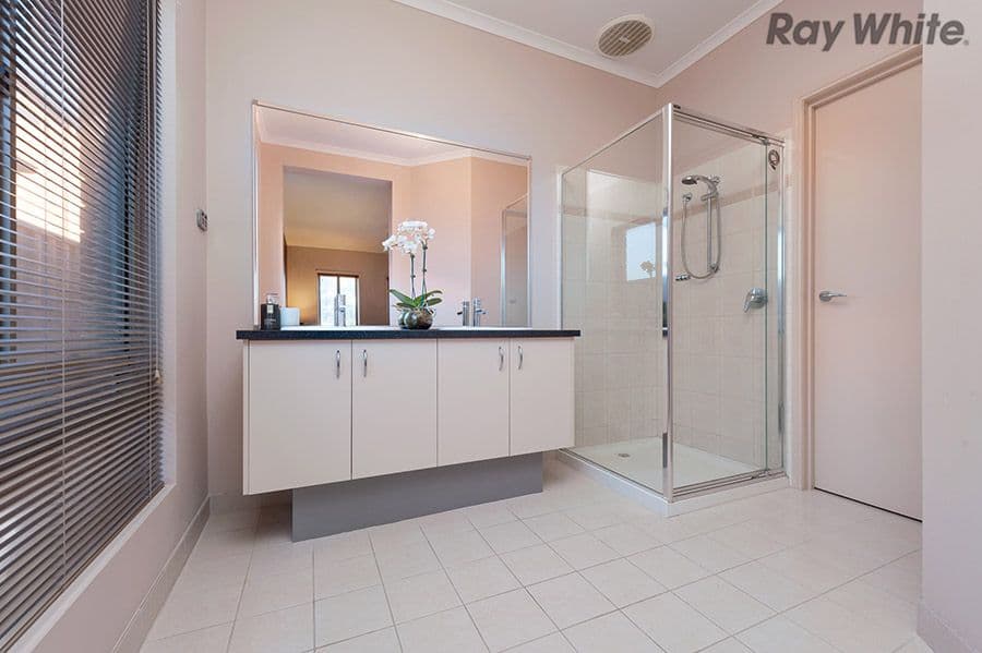 3 Whatmough Street, Caroline Springs VIC 3023, Caroline Springs - Thumbnail 8