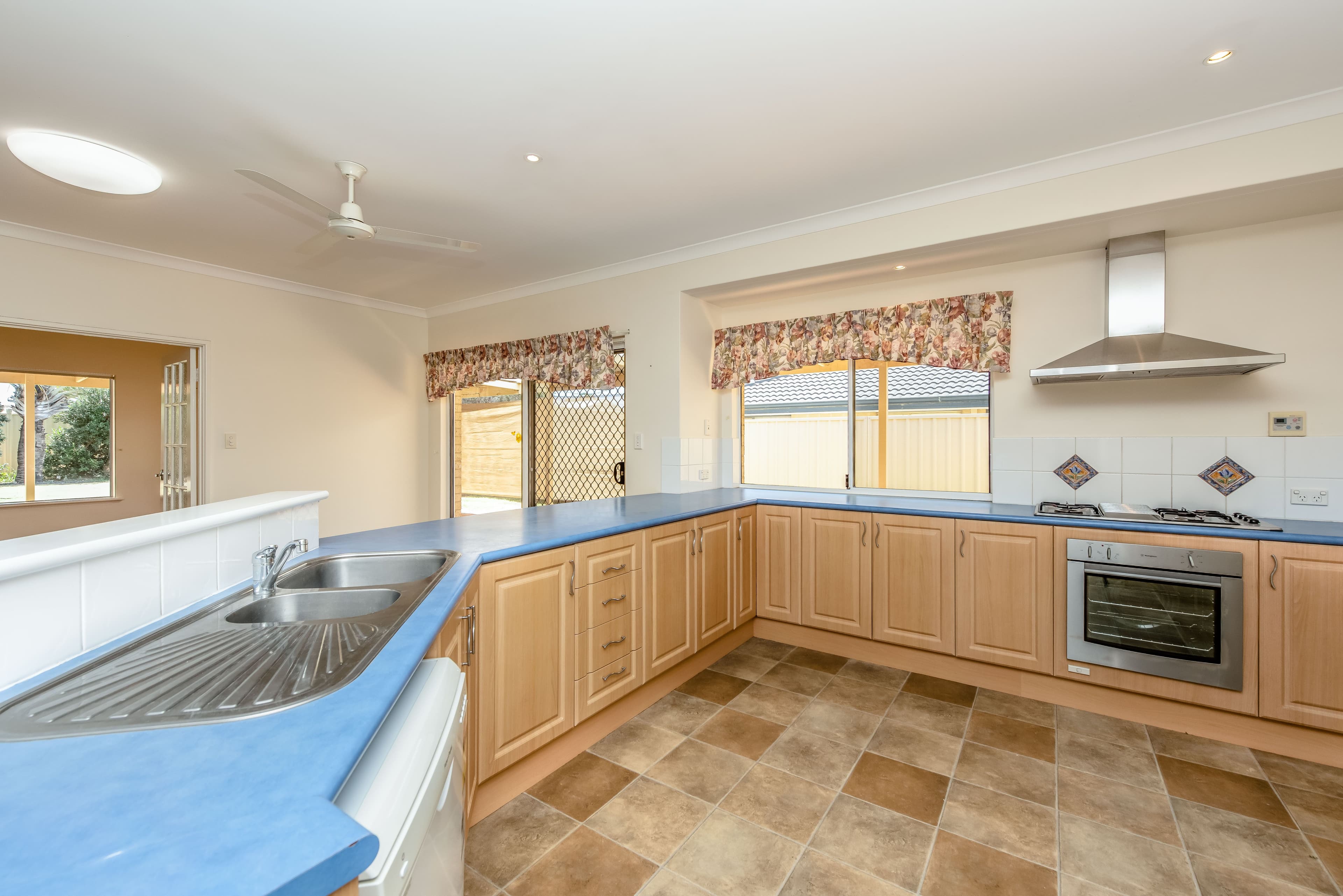 18 Winnetta Ridge, Wandina WA 6530, Wandina - Thumbnail 3