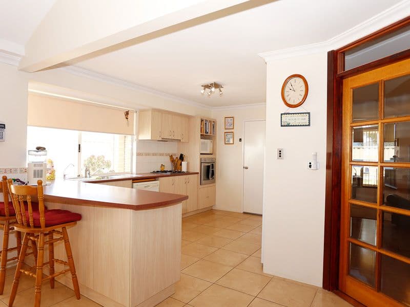 4 Falcone Crescent, SINAGRA WA 6065, Sinagra - Thumbnail 4