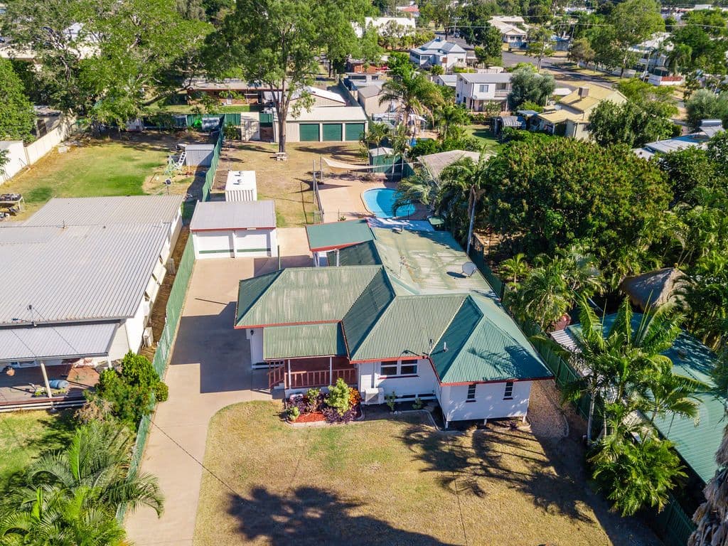52 Esmond Street, Emerald QLD 4720, Emerald - Thumbnail 2