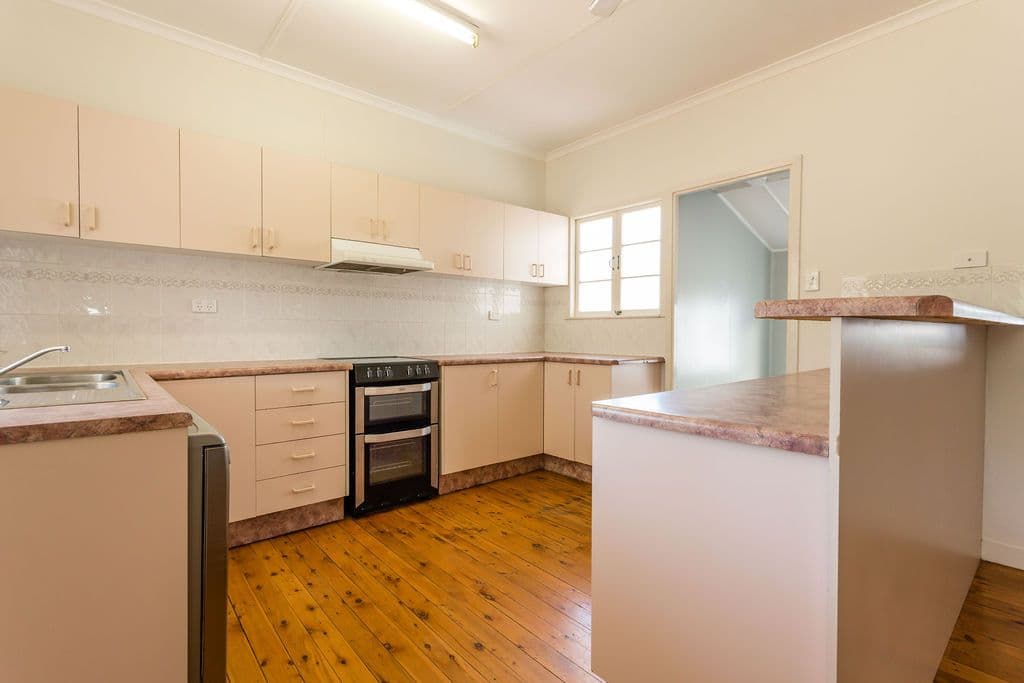 52 Esmond Street, Emerald QLD 4720, Emerald - Thumbnail 5