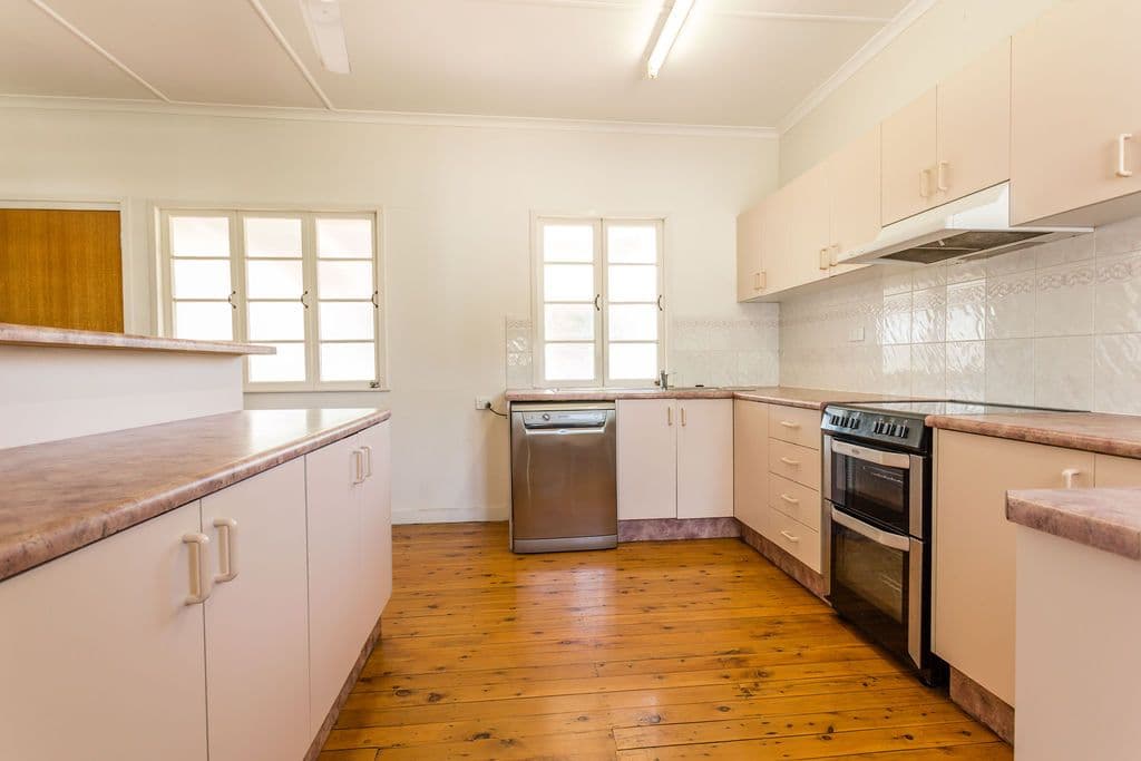 52 Esmond Street, Emerald QLD 4720, Emerald - Thumbnail 6