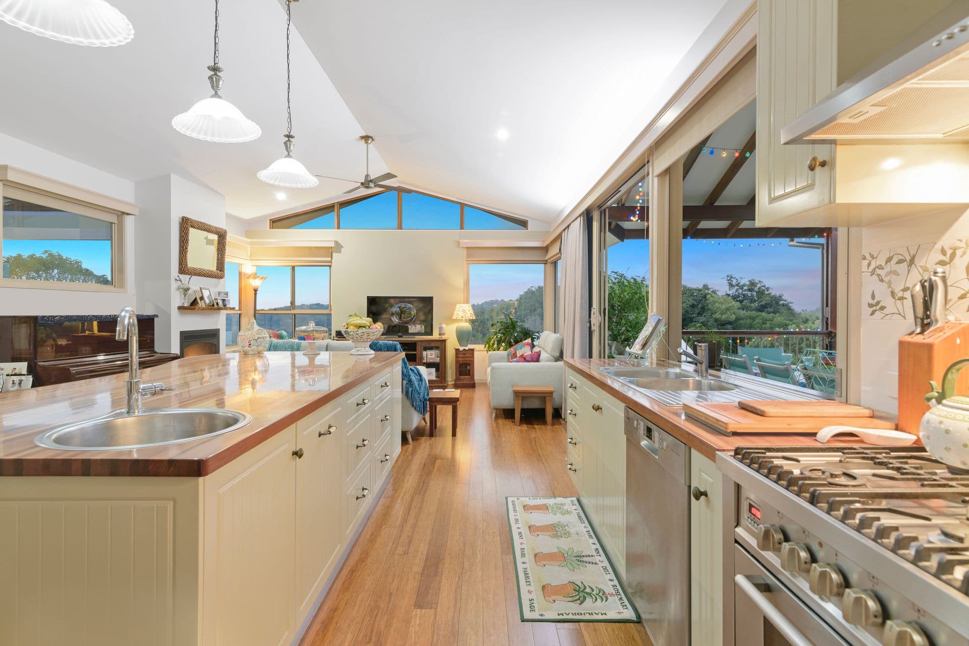 14 Warri Way, Currumbin Valley QLD 4223, Currumbin Valley - Thumbnail 2