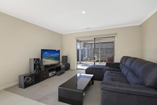 16 Barnell Street, Craigieburn VIC 3064, Craigieburn - Thumbnail 3