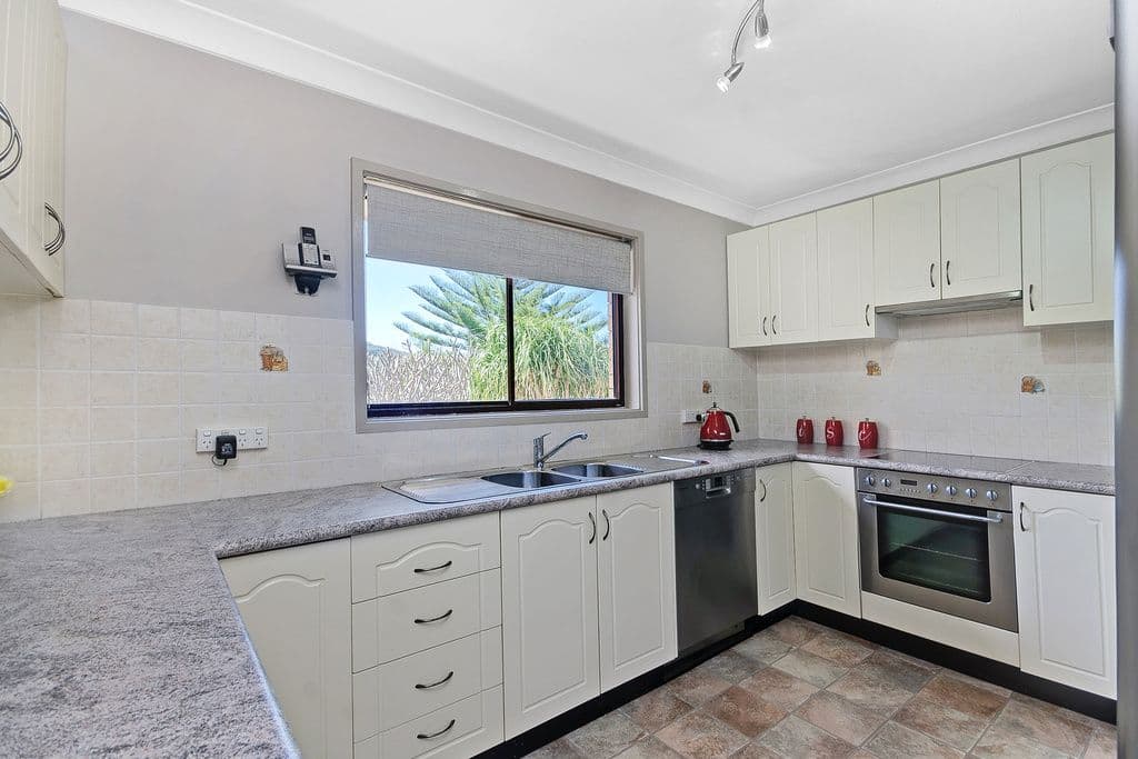 37 Sherwood Drive, BALGOWNIE NSW 2519, Balgownie - Thumbnail 4