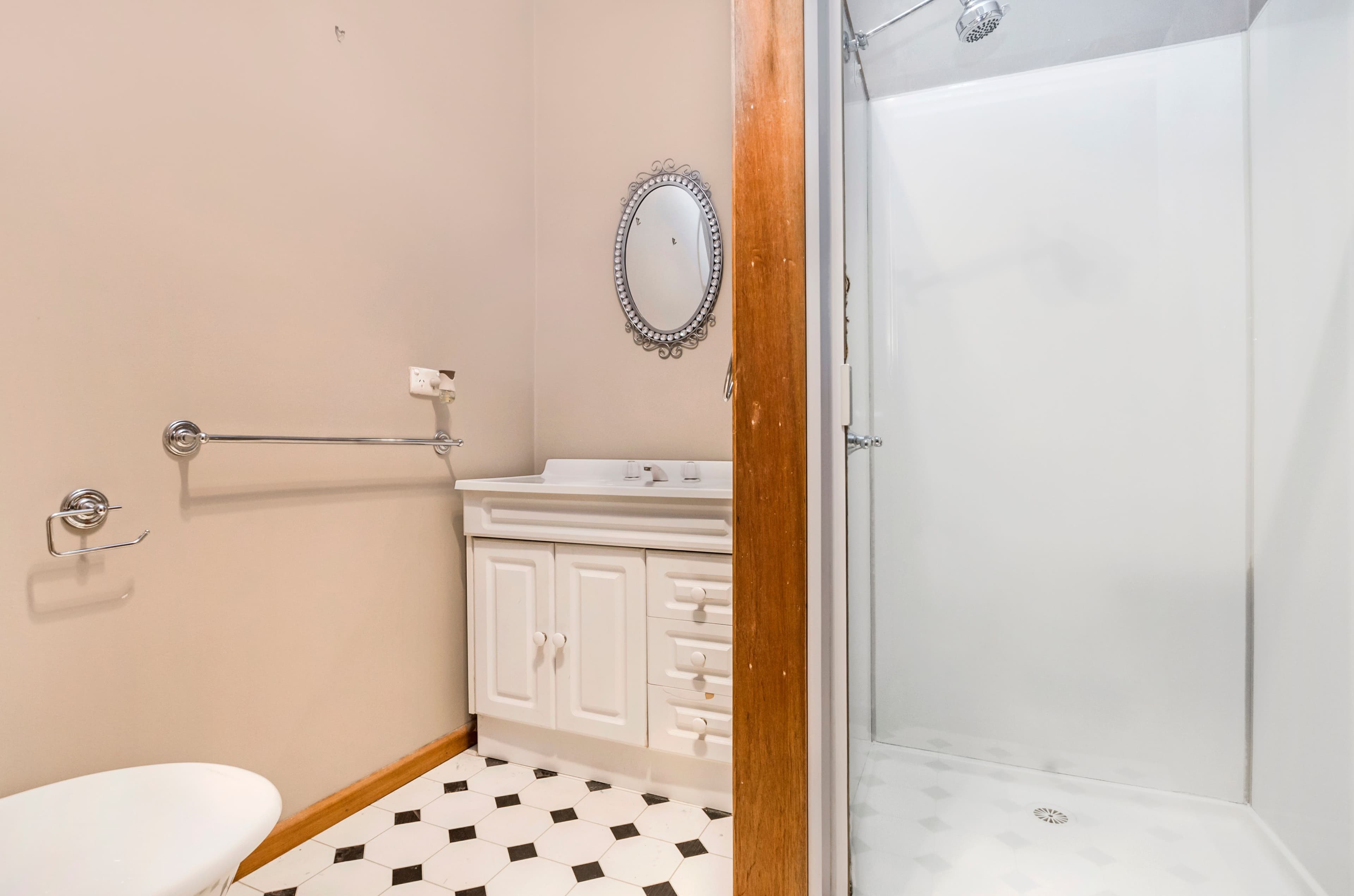 6 Patterson Avenue, Hamilton VIC 3300, Hamilton - Thumbnail 4