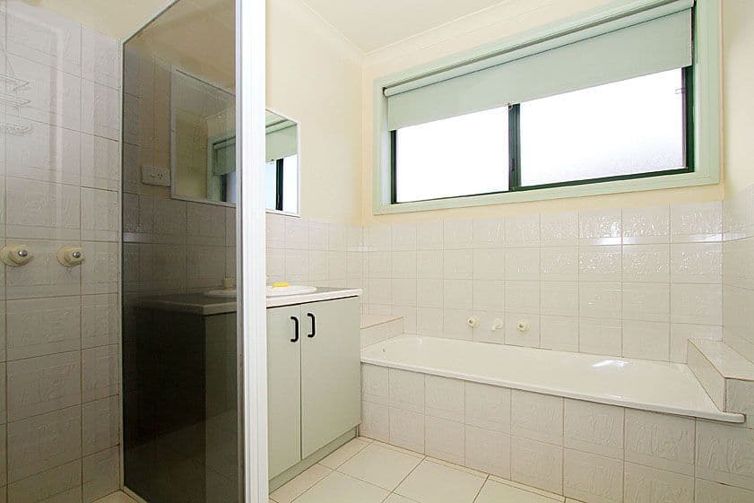 8 Hayley Court, MILL PARK VIC 3082, Mill Park - Thumbnail 6