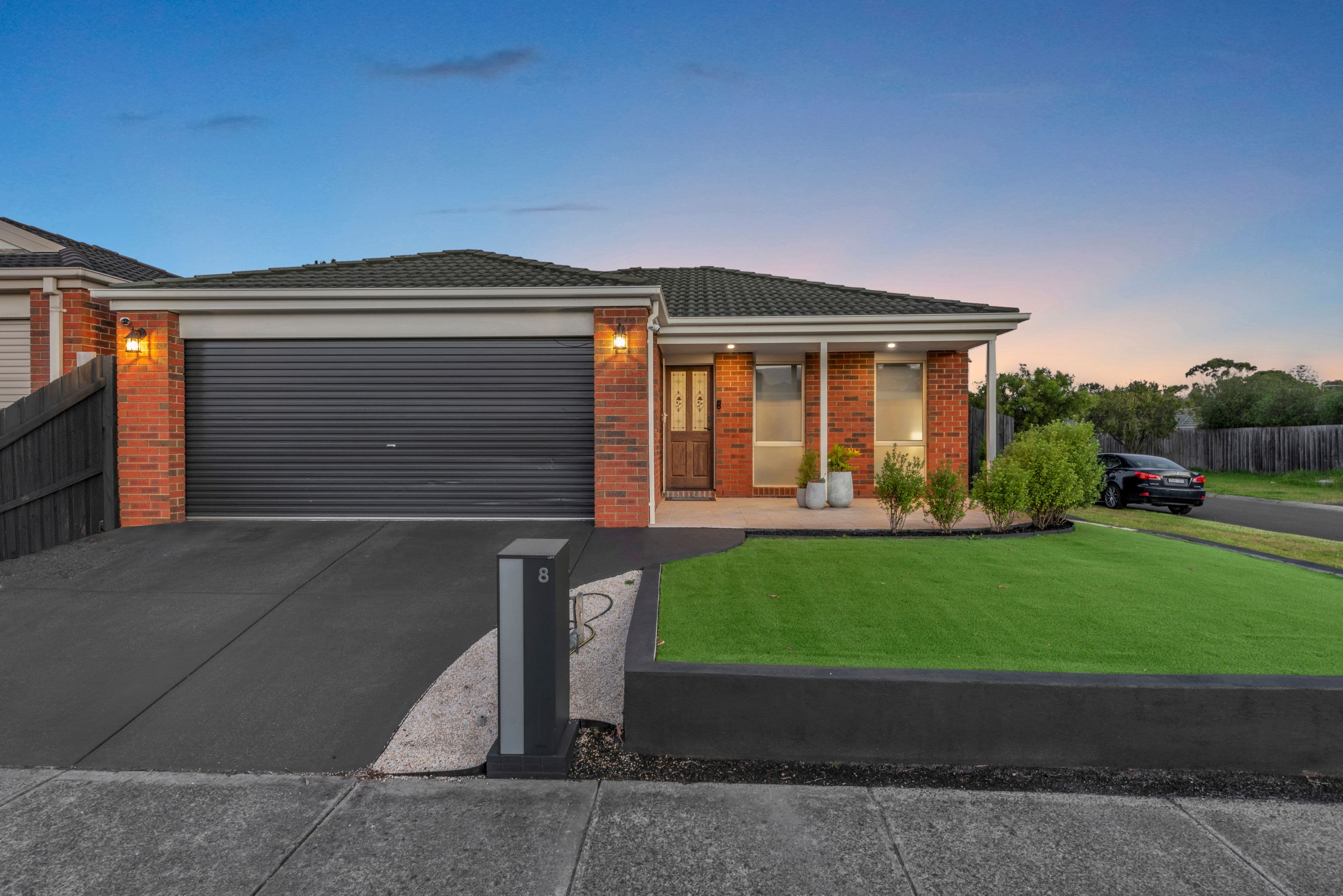 8 Sir Thomas Drive, Pakenham VIC 3810, Pakenham - Thumbnail 2